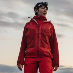 Lundhags Women's Padje Light Waterproof Jacket -Outwell Butikk lundhags women s padje light waterproof jacket lively red mellow red 2